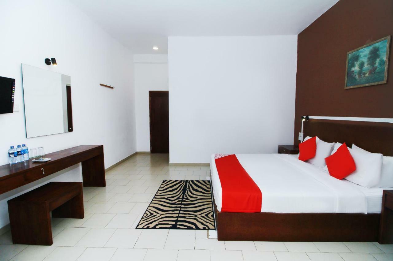 The Kings Bay Hotel Ettukala Exterior photo