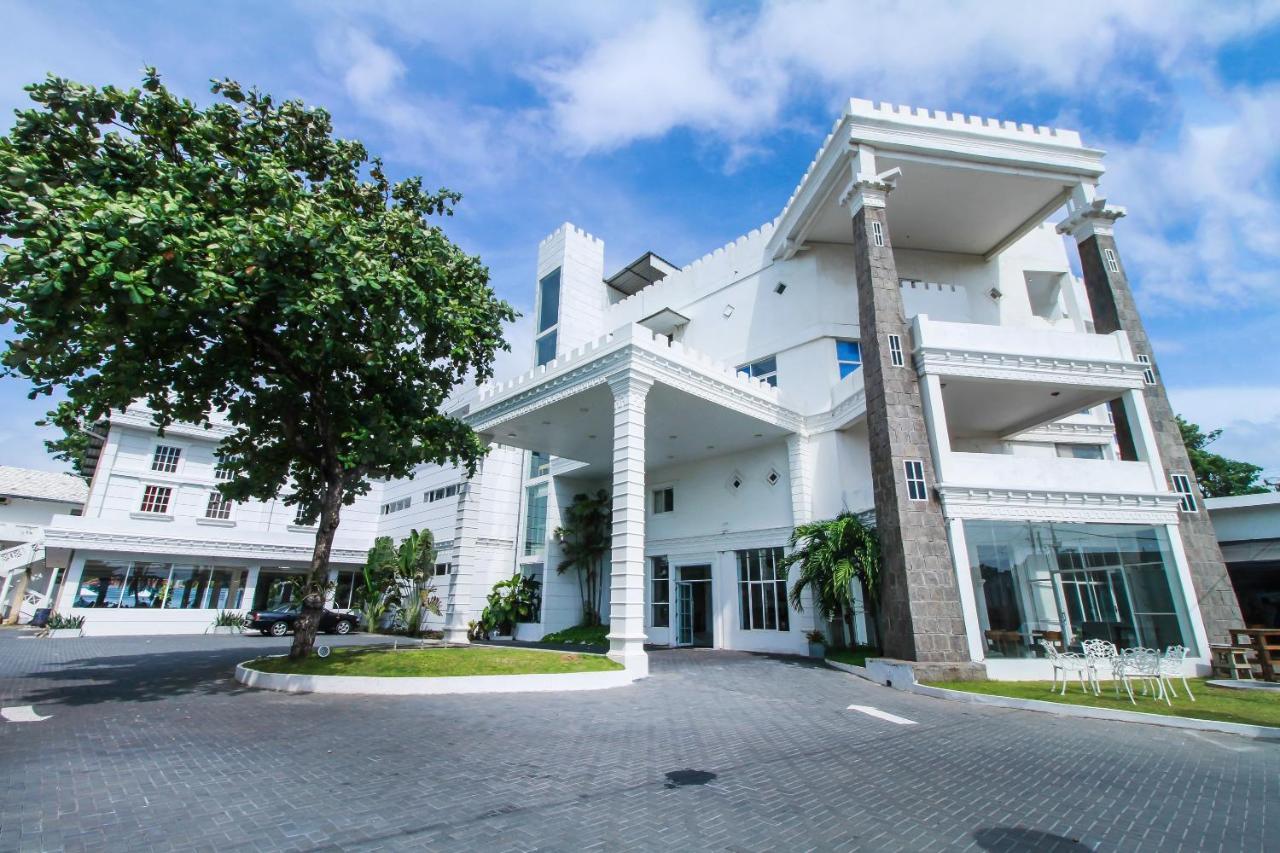 The Kings Bay Hotel Ettukala Exterior photo