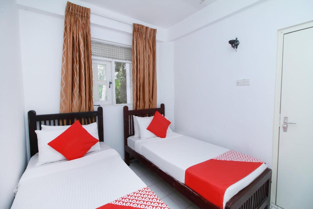 The Kings Bay Hotel Ettukala Exterior photo